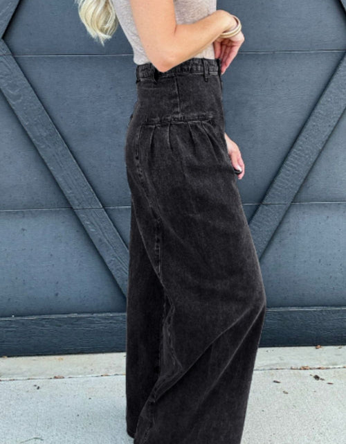 Load image into Gallery viewer, High Rise Wide Leg Jeans with Pockets
