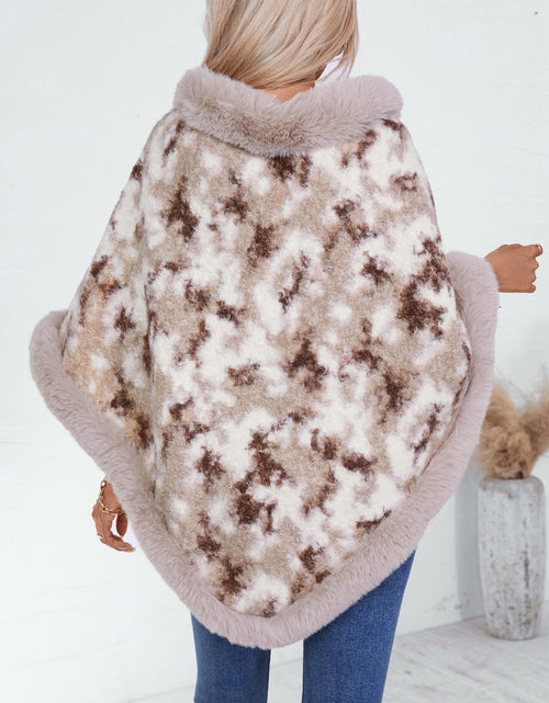 Load image into Gallery viewer, Furry Contrast Three-Quarter Poncho
