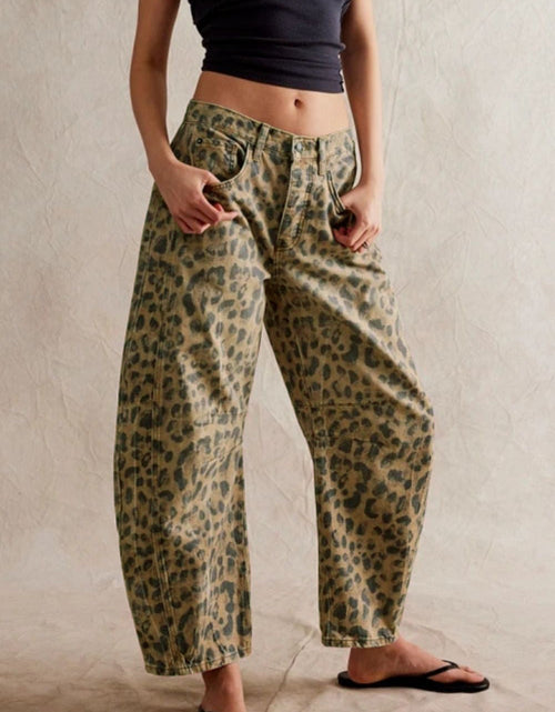 Load image into Gallery viewer, Wide Leg Jeans with Pockets
