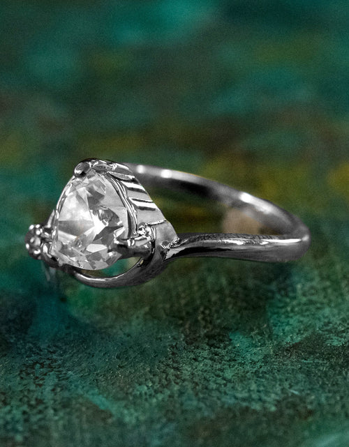 Load image into Gallery viewer, Vintage Jewelry Emerald Austrian Crystal Heart Ring 18k Yellow gold Electroplated Made in the USA by PVD Vintage Jewelry
