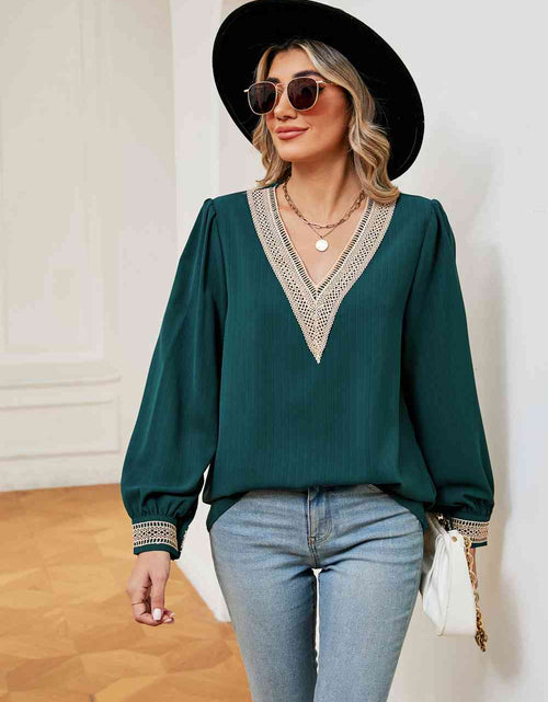 Load image into Gallery viewer, Contrast Puff Sleeve Blouse
