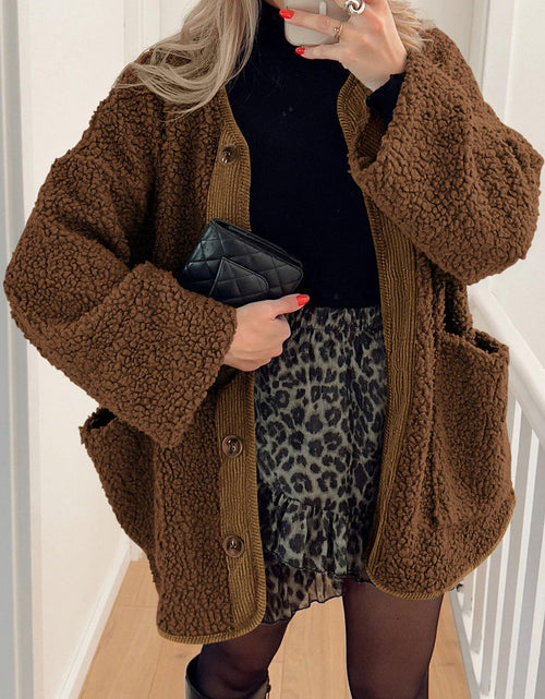 Load image into Gallery viewer, Contrast Button Up Sherpa Jacket with Pockets
