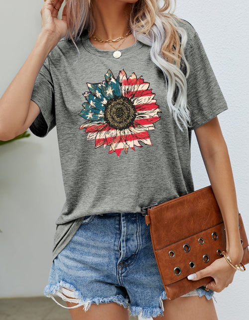Load image into Gallery viewer, US Flag Flower Graphic Tee
