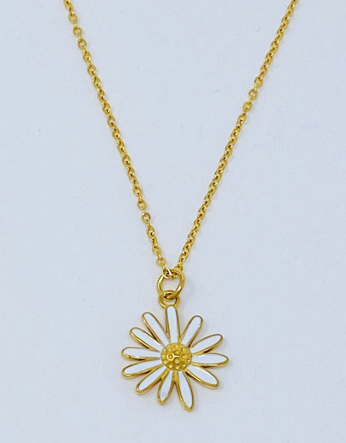 Load image into Gallery viewer, Sweet Daisy Necklace by Ellisonyoung.com
