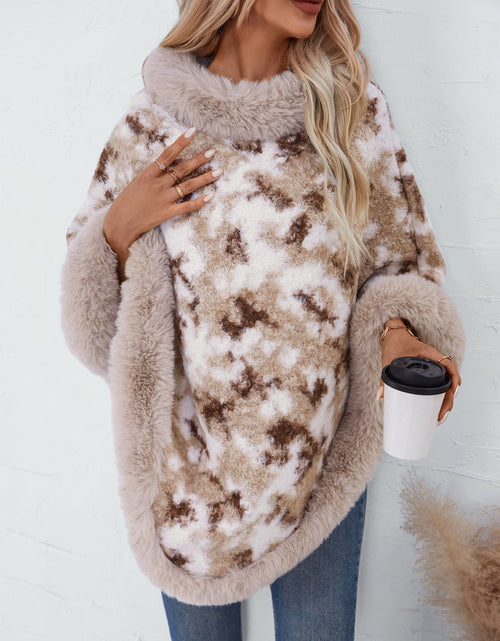 Load image into Gallery viewer, Furry Contrast Three-Quarter Poncho
