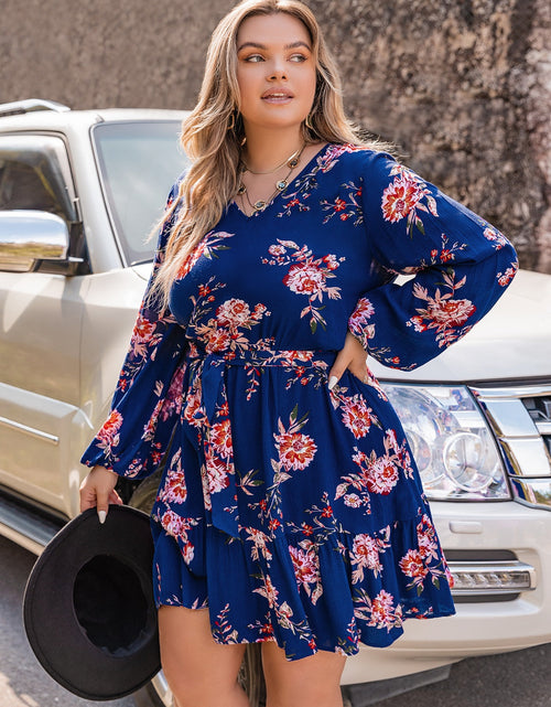 Load image into Gallery viewer, Plus Size V-Neck Long Sleeve Dress
