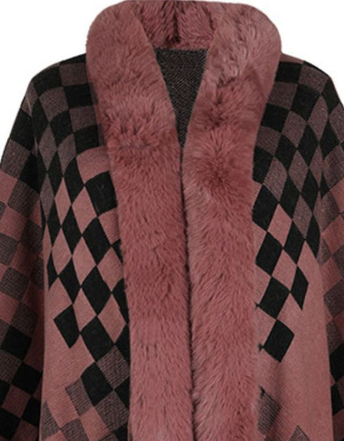 Load image into Gallery viewer, Fuzzy Checkered Long Sleeve Poncho
