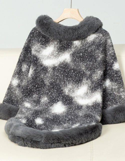 Load image into Gallery viewer, Furry Contrast Three-Quarter Poncho
