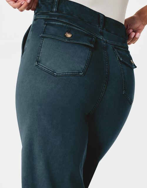 Load image into Gallery viewer, High Waist Jeans with Pockets
