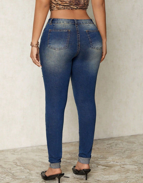 Load image into Gallery viewer, Distressed Skinny Jeans
