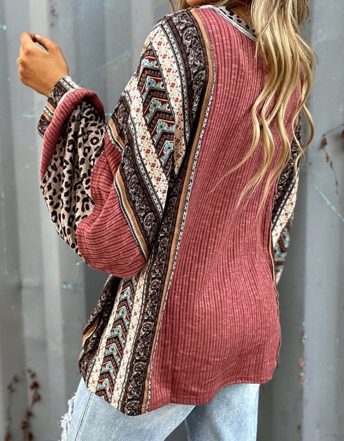 Load image into Gallery viewer, Leopard Round Neck Long Sleeve Sweatshirt
