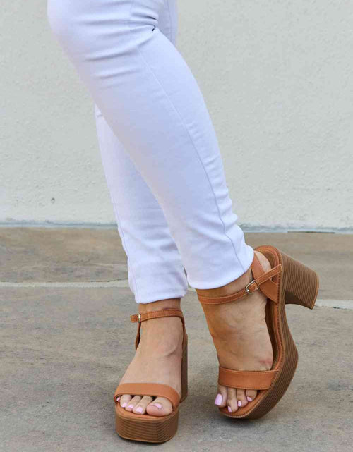 Load image into Gallery viewer, Weeboo Feel It Platform Heel Sandals
