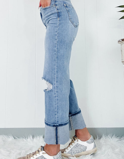 Load image into Gallery viewer, Distressed Straight Jeans with Pockets
