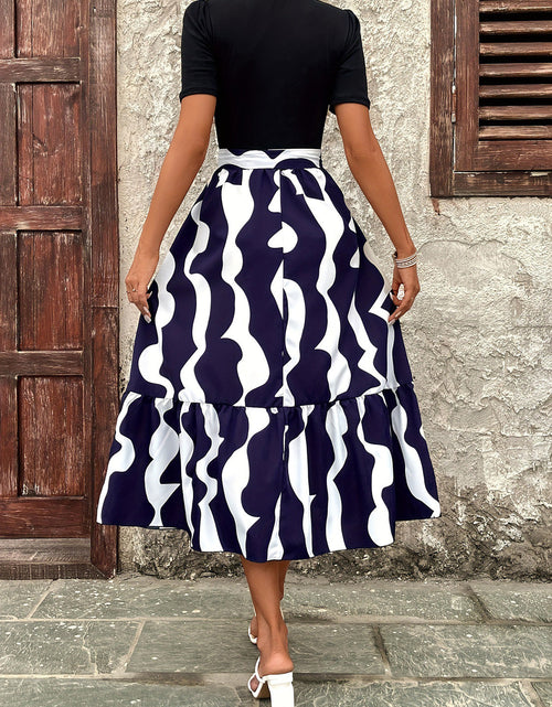 Load image into Gallery viewer, Printed Round Neck Short Sleeve Midi Dress
