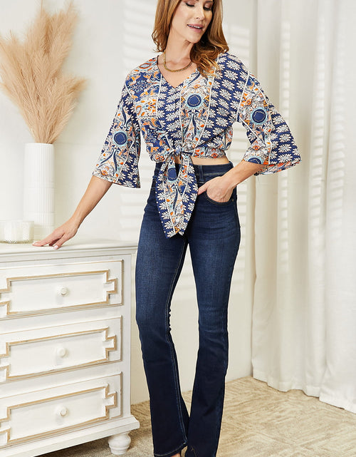 Load image into Gallery viewer, Tie Hem V-Neck Three-Quarter Sleeve Blouse
