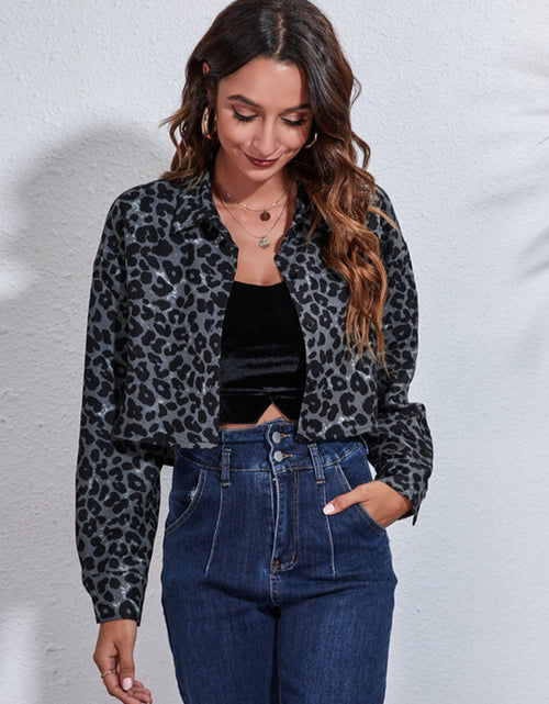 Load image into Gallery viewer, Button Down Printed Cropped Jacket
