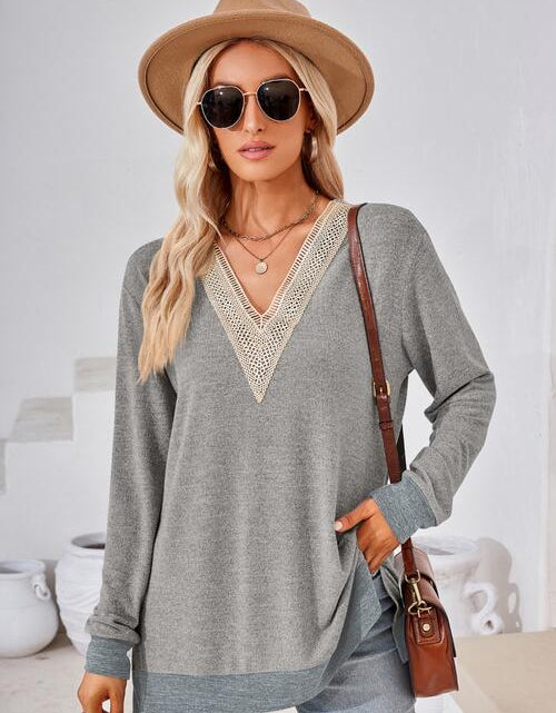 Load image into Gallery viewer, Crochet Contrast V-Neck Long Sleeve Slit T-Shirt
