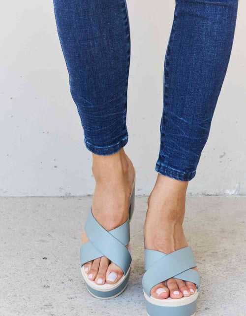 Load image into Gallery viewer, Weeboo Cherish The Moments Contrast Platform Sandals in Misty Blue
