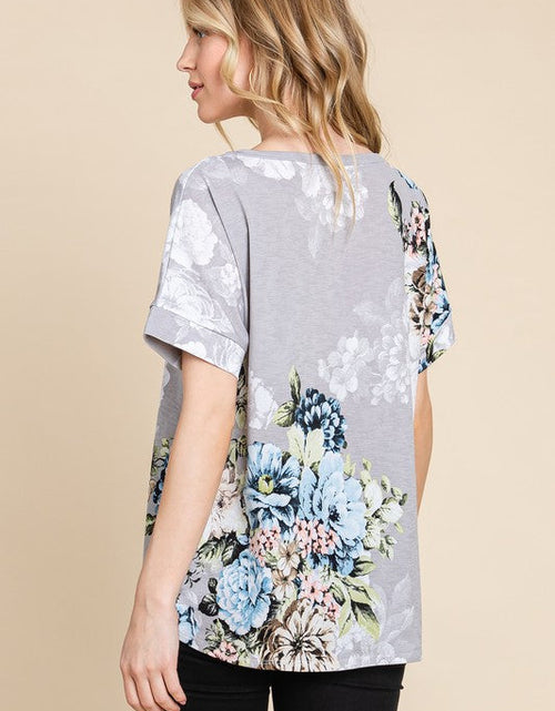 Load image into Gallery viewer, BOMBOM Floral Round Neck Short Sleeve T-Shirt
