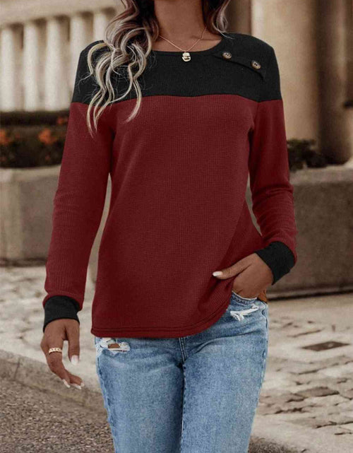 Load image into Gallery viewer, Contrast Buttoned Round Neck Long Sleeve T-Shirt
