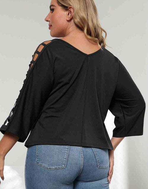 Load image into Gallery viewer, 3/4 Sleeve Cutout Detail Top

