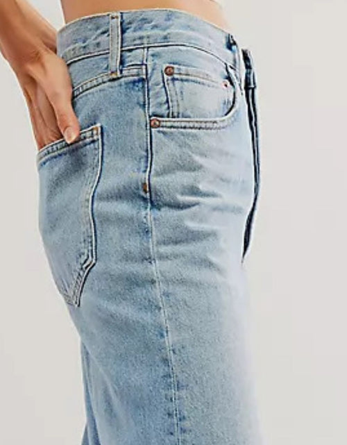 Load image into Gallery viewer, Cuffed Jeans with Pockets
