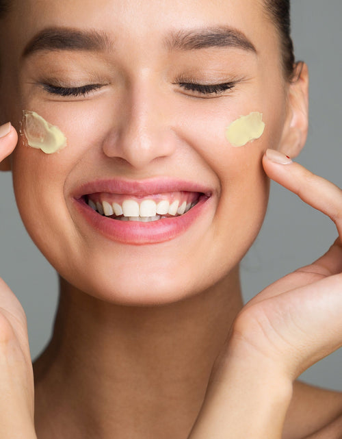 Load image into Gallery viewer, Super Fruits Illuminating Banana Eye Cream by EarthToSkin
