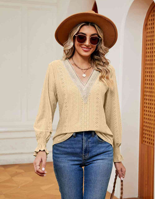 Load image into Gallery viewer, Contrast Flounce Sleeve Blouse
