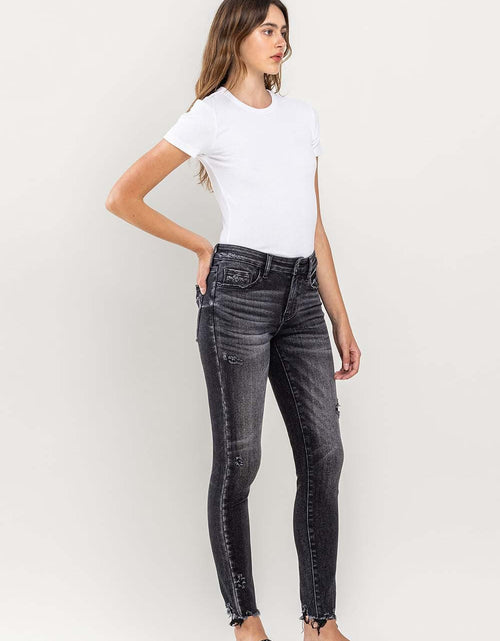 Load image into Gallery viewer, Lovervet Raw Hem Cropped Skinny Jeans
