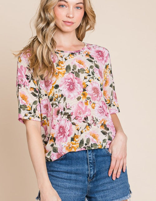 Load image into Gallery viewer, BOMBOM Floral Round Neck T-Shirt
