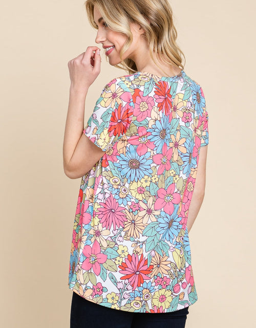 Load image into Gallery viewer, BOMBOM Floral Short Sleeve T-Shirt
