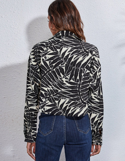 Load image into Gallery viewer, Button Down Printed Cropped Jacket
