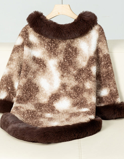 Load image into Gallery viewer, Furry Contrast Three-Quarter Poncho
