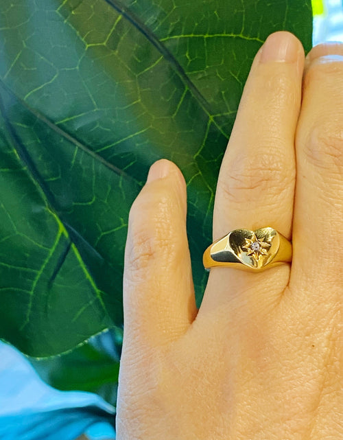 Load image into Gallery viewer, Sunburst Heart Signet Ring by Ellisonyoung.com
