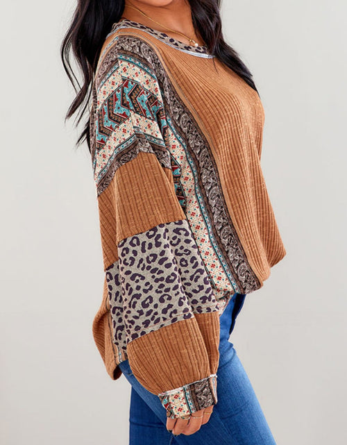 Load image into Gallery viewer, Leopard Round Neck Long Sleeve Sweatshirt

