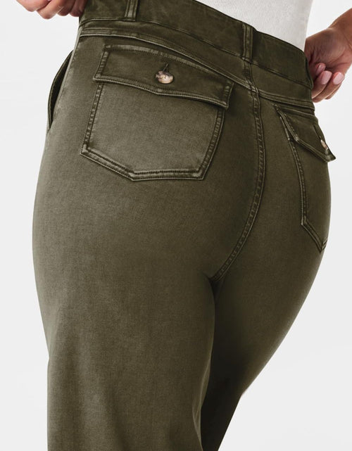 Load image into Gallery viewer, High Waist Jeans with Pockets
