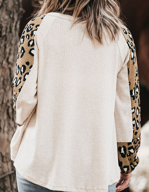 Load image into Gallery viewer, Plus Size Leopard V-Neck Raglan Sleeve Blouse
