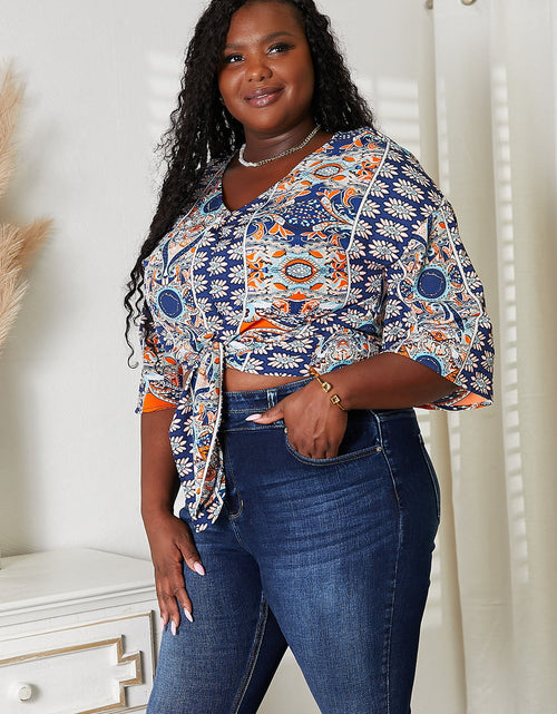 Load image into Gallery viewer, Tie Hem V-Neck Three-Quarter Sleeve Blouse
