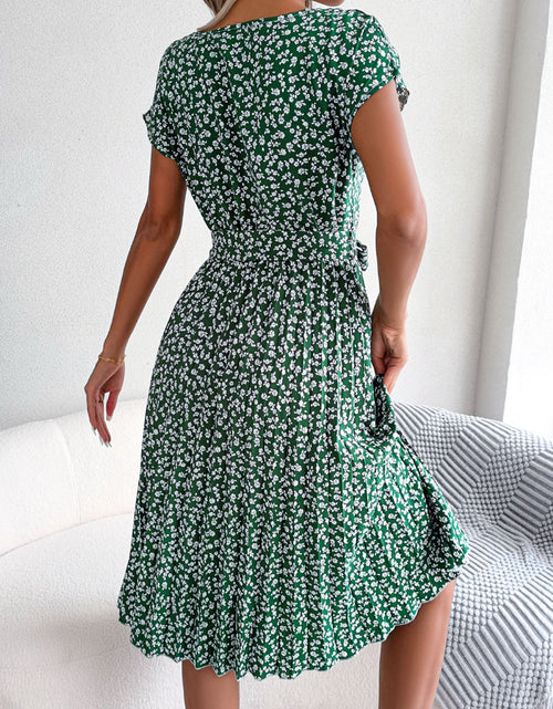 Load image into Gallery viewer, Ditsy Floral Pleated Belted Dress
