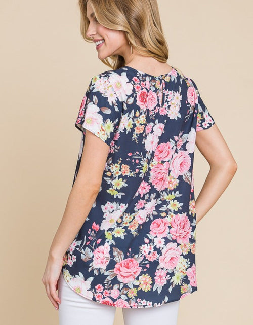 Load image into Gallery viewer, BOMBOM Floral Round Neck Short Sleeve T-Shirt
