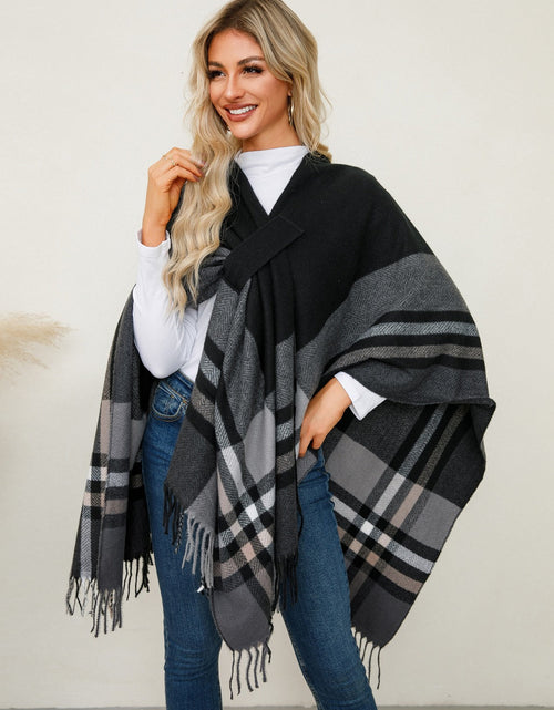 Load image into Gallery viewer, Fringe Contrast Plaid Poncho
