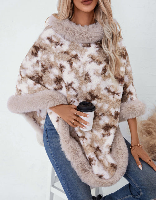 Load image into Gallery viewer, Furry Contrast Three-Quarter Poncho

