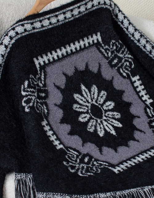 Load image into Gallery viewer, Fringe Geometric Long Sleeve Poncho
