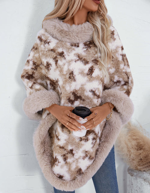Load image into Gallery viewer, Furry Contrast Three-Quarter Poncho
