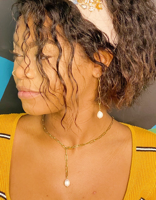 Load image into Gallery viewer, Dangle Chain Pearl Necklace by Ellisonyoung.com
