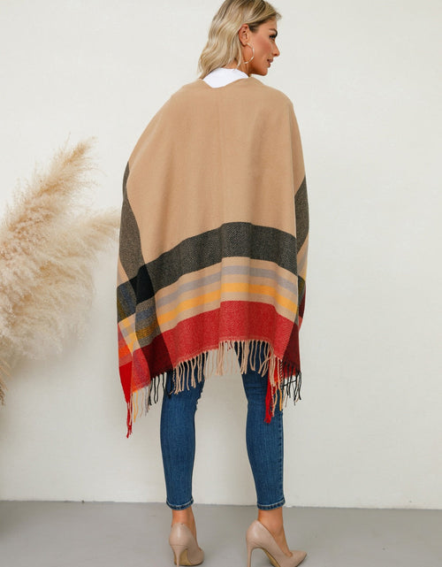Load image into Gallery viewer, Fringe Contrast Plaid Poncho
