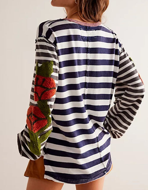 Load image into Gallery viewer, Striped Round Neck Long Sleeve Sweatshirt

