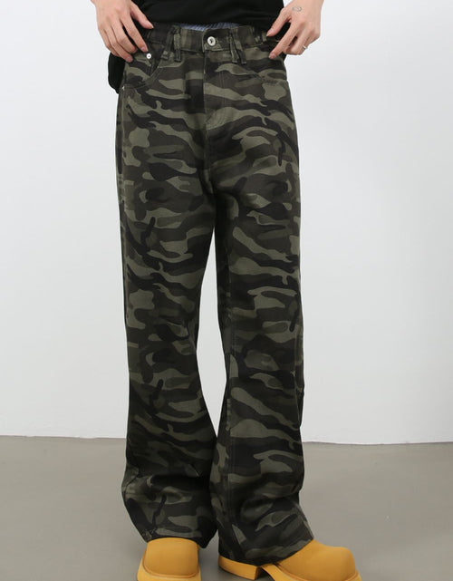 Load image into Gallery viewer, Men's Camouflage Jeans with Pockets
