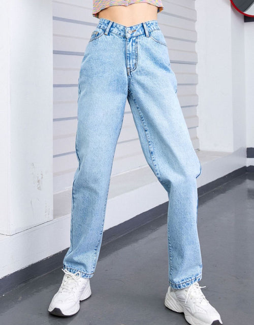 Load image into Gallery viewer, Straight Leg Jeans with Pockets
