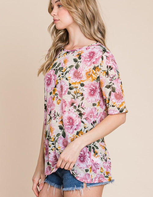 Load image into Gallery viewer, BOMBOM Floral Round Neck T-Shirt
